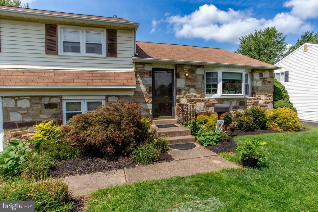 1212 DAHLIA RD, WARMINSTER, PA 18974 — photo 3