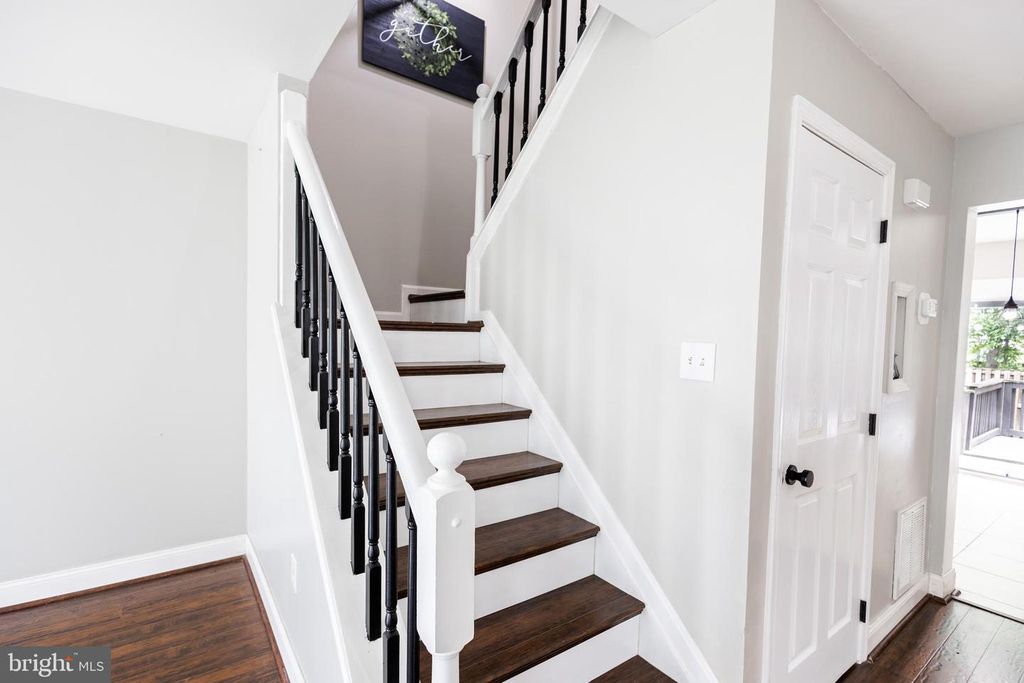 Image 5 of property listing at 2473 SAGEWOOD CT, Waldorf, MD 20601