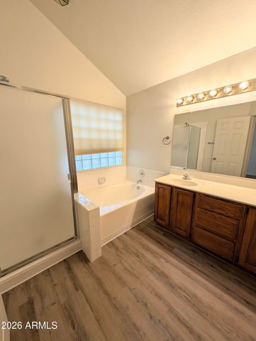 2325 E LAKECREST Drive, Gilbert, AZ 85234
