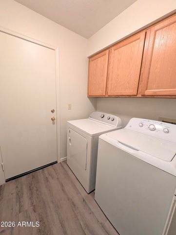 2325 E LAKECREST Drive, Gilbert, AZ 85234