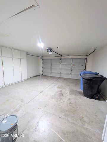 2325 E LAKECREST Drive, Gilbert, AZ 85234
