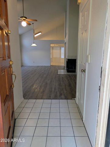 2325 E LAKECREST Drive, Gilbert, AZ 85234