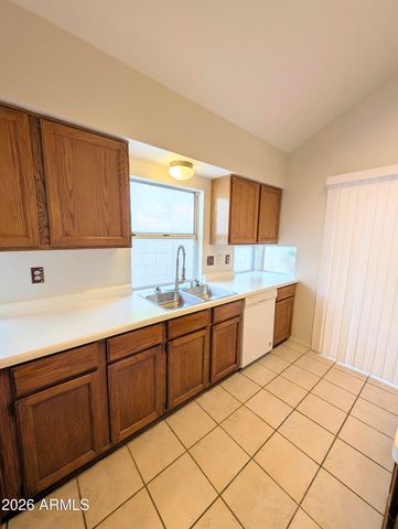 2325 E LAKECREST Drive, Gilbert, AZ 85234