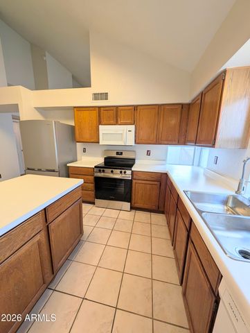 2325 E LAKECREST Drive, Gilbert, AZ 85234