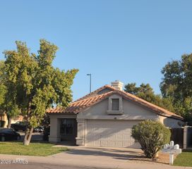 2325 E LAKECREST Drive, Gilbert, AZ 85234