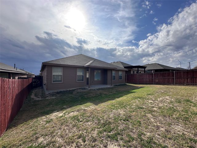 10128 Huntersville Trail, Fort Worth, TX 76108