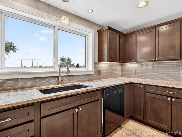 396950 W 1300 Road, Dewey, OK 74029