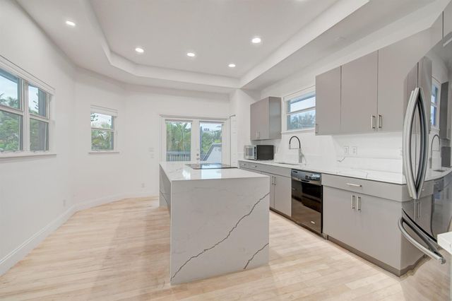 21 Oceanview Drive C, Ocean Ridge, FL 33435