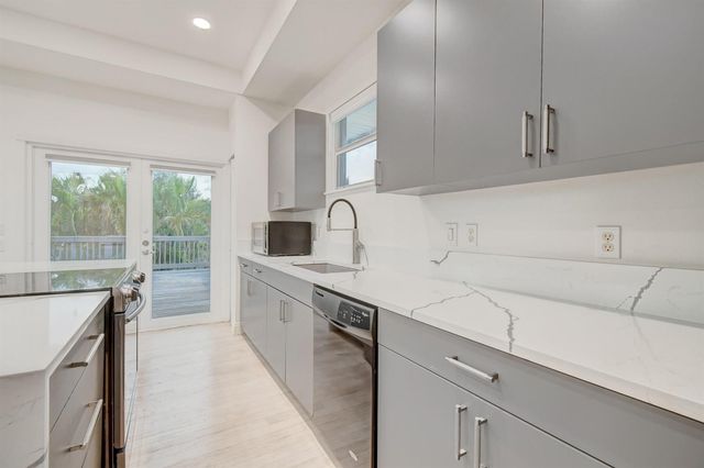 21 Oceanview Drive C, Ocean Ridge, FL 33435