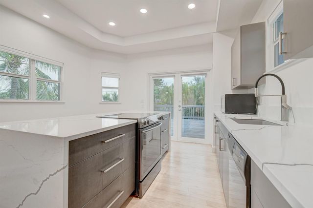 21 Oceanview Drive C, Ocean Ridge, FL 33435