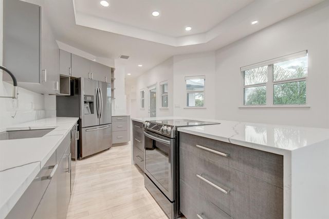 21 Oceanview Drive C, Ocean Ridge, FL 33435