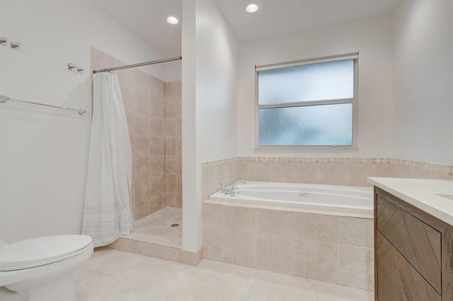 21 Oceanview Drive C, Ocean Ridge, FL 33435