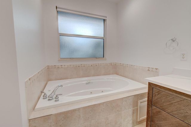 21 Oceanview Drive C, Ocean Ridge, FL 33435