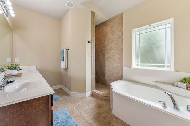 11731 Diamond Court, Mont Belvieu, TX 77535