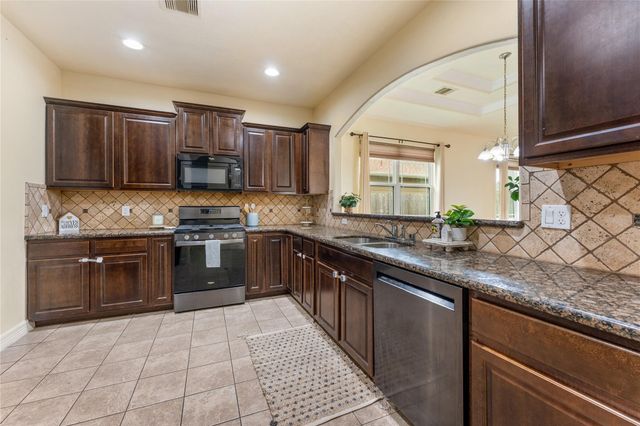 11731 Diamond Court, Mont Belvieu, TX 77535