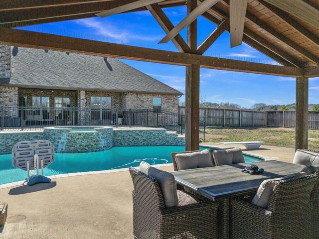 12118 Copper Circle, Lindale, TX 75706