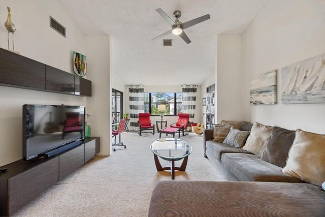 7673 Tahiti Lane 203, Lake Worth, FL 33467