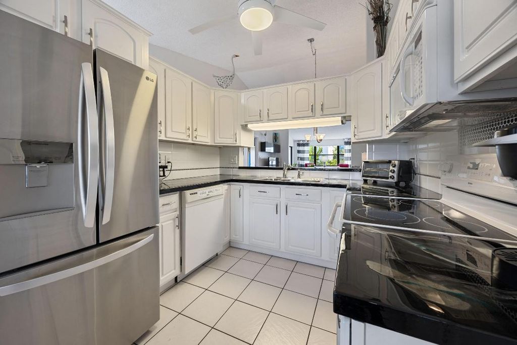 7673 Tahiti Lane 203, Lake Worth, FL 33467