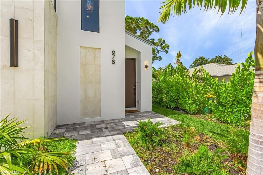 678 95th AVE N, NAPLES, FL 34108 — photo 2
