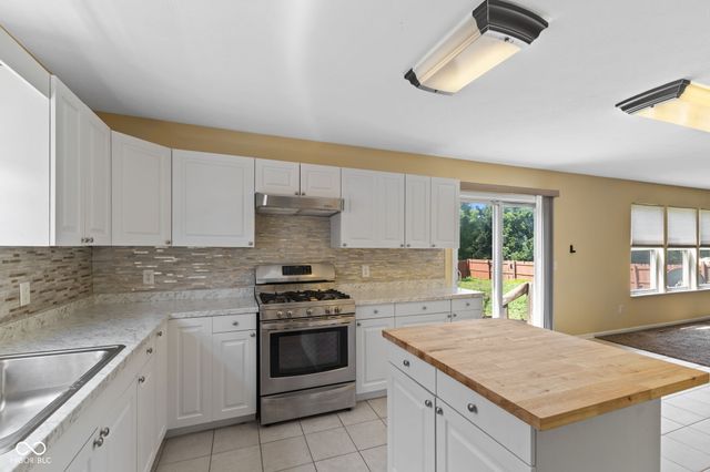 10847 Greenleaf Drive, Indianapolis, IN 46229