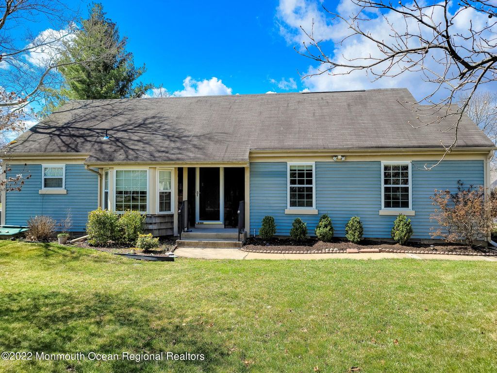 2D Aaron Burr Court, Monroe, NJ 08831