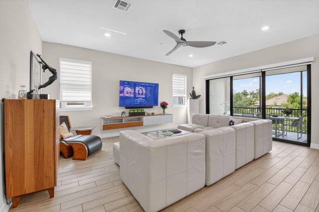 21956 Canadensis Circle 201, Boca Raton, FL 33428