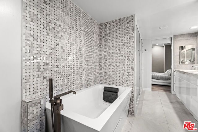 1333 S Beverly Glen Boulevard 605, Los Angeles, CA 90024