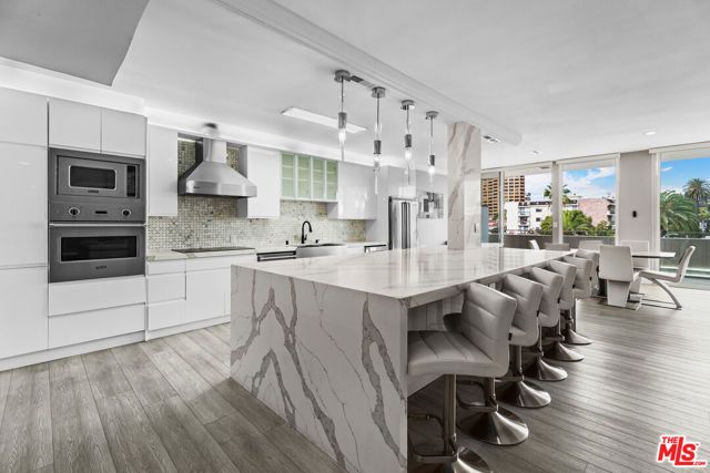 1333 S Beverly Glen Boulevard 605, Los Angeles, CA 90024