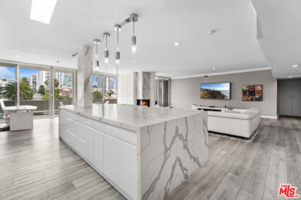 1333 S Beverly Glen Boulevard 605, Los Angeles, CA 90024