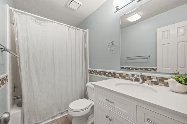 1734 Emerald Lake Court, Houston, TX 77062