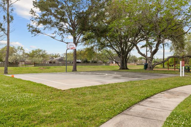 1734 Emerald Lake Court, Houston, TX 77062