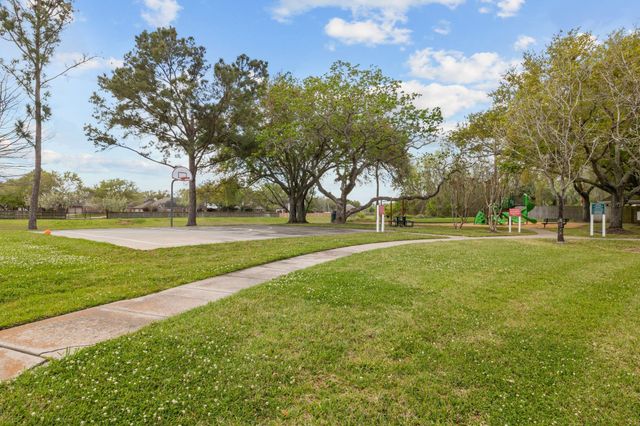 1734 Emerald Lake Court, Houston, TX 77062