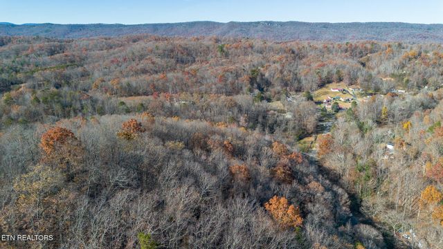 2020 Ruritan Rd, Harriman, TN 37748