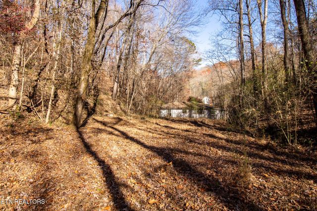 2020 Ruritan Rd, Harriman, TN 37748
