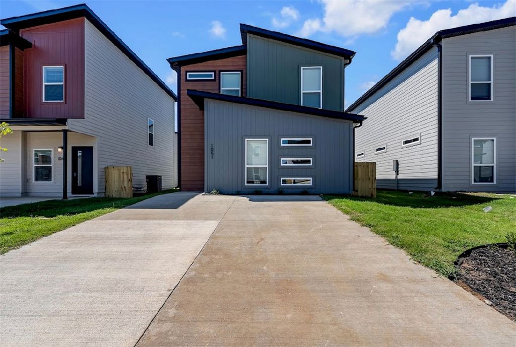 1051 Boardwalk Avenue, Bentonville, AR 72713
