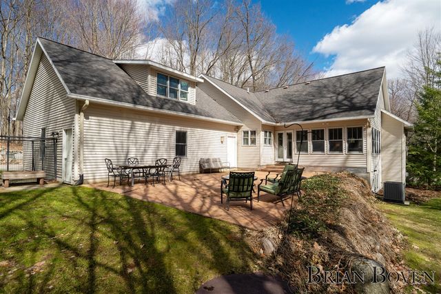 7389 Silver Ridge Drive, Rockford, MI 49341