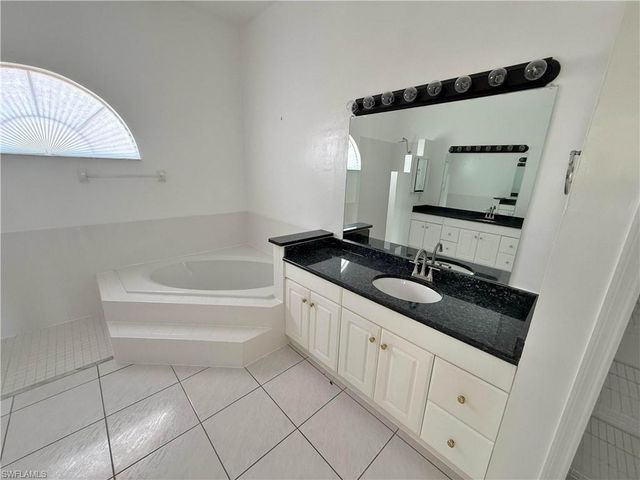 2124 Cornwallis PKWY, Cape Coral, FL 33904