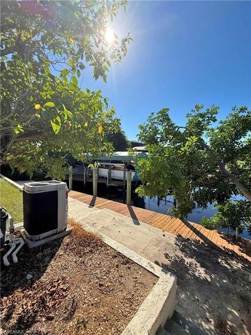 2124 Cornwallis PKWY, Cape Coral, FL 33904