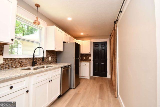 257 Lake Place Drive, Lavonia, GA 30553