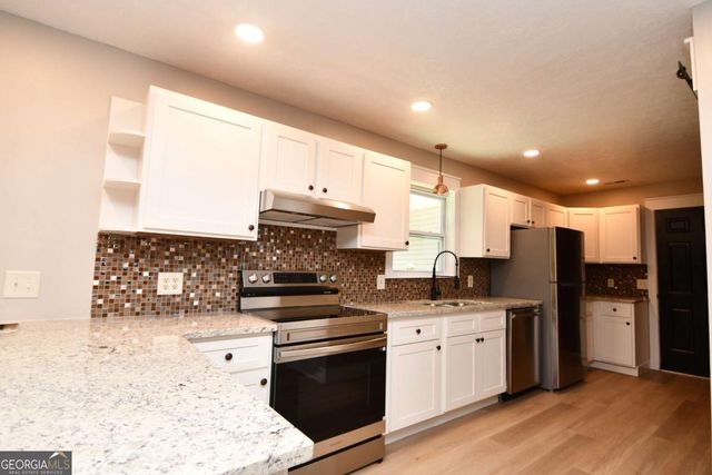257 Lake Place Drive, Lavonia, GA 30553