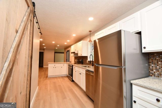 257 Lake Place Drive, Lavonia, GA 30553