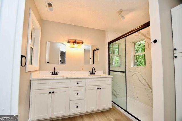 257 Lake Place Drive, Lavonia, GA 30553
