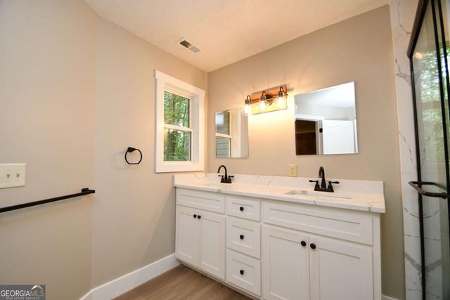 257 Lake Place Drive, Lavonia, GA 30553