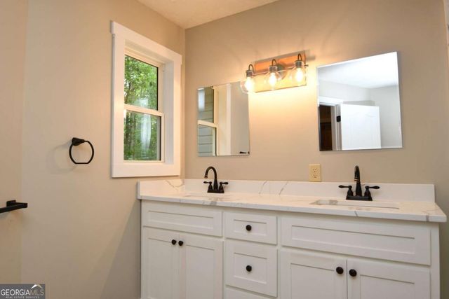 257 Lake Place Drive, Lavonia, GA 30553