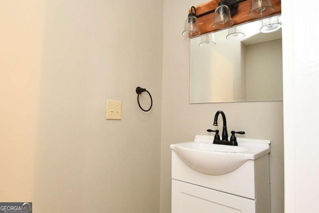 257 Lake Place Drive, Lavonia, GA 30553