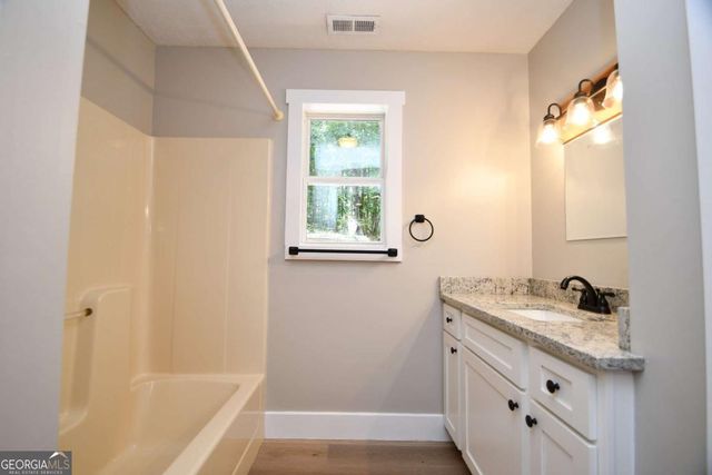 257 Lake Place Drive, Lavonia, GA 30553