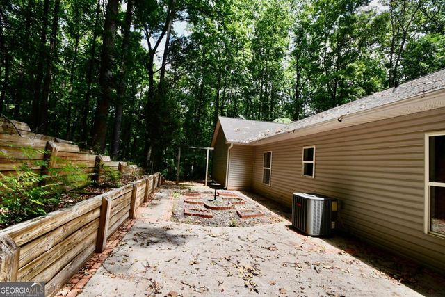 257 Lake Place Drive, Lavonia, GA 30553