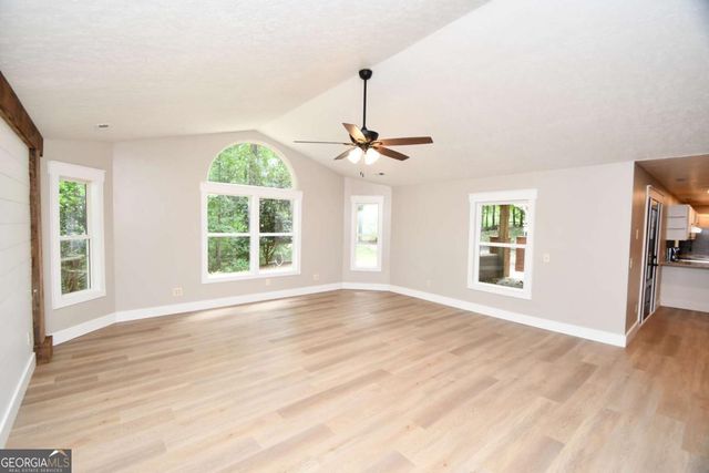 257 Lake Place Drive, Lavonia, GA 30553