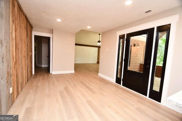257 Lake Place Drive, Lavonia, GA 30553