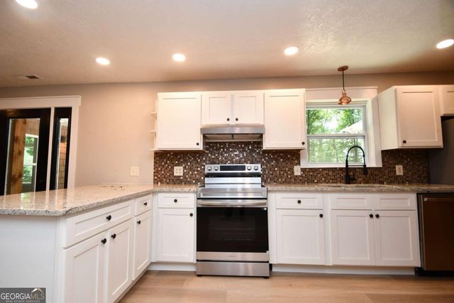 257 Lake Place Drive, Lavonia, GA 30553